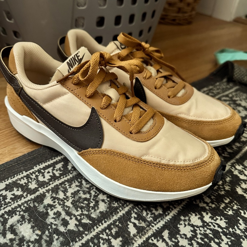 Nike caramel camel colored running shoes